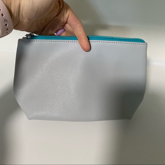 Makeup Bag Set - Picture 4 of 16